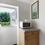 Friesisches Reetdachferienhaus Lejlighed *