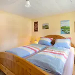 Friesisches Reetdachferienhaus Lejlighed *